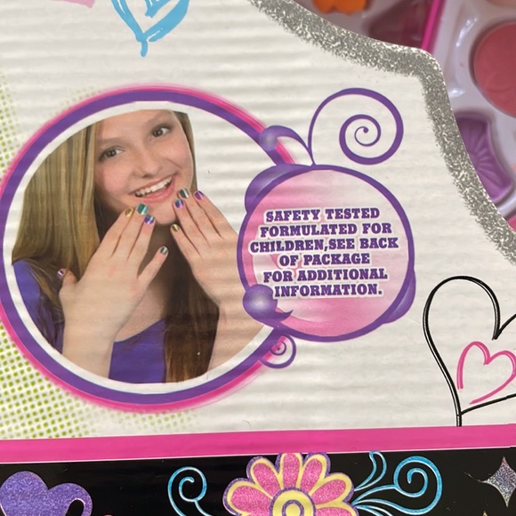 Kids Make-Up Set - Picture 2 of 6